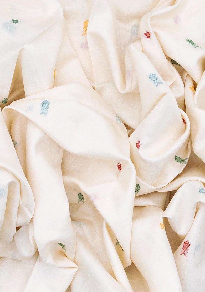 White Handloom Tussar Silk Saree With Meena Fish Buttas With Buttas And Brocade Design For Women - Indya