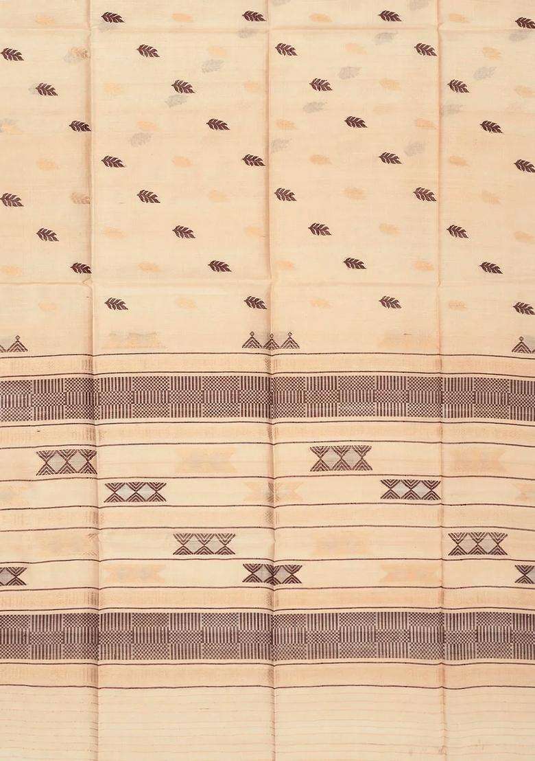 Cream Handloom Tussar Silk Saree With Floral Buttas With Buttas And Brocade Design For Women - Indya