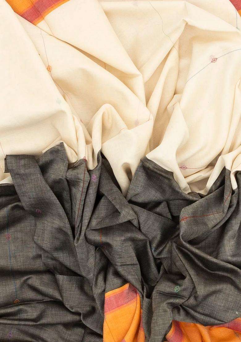 Off White Black Handloom Bengal Cotton Saree With Floral Buttas With Buttas And Brocade Design For Women - Indya