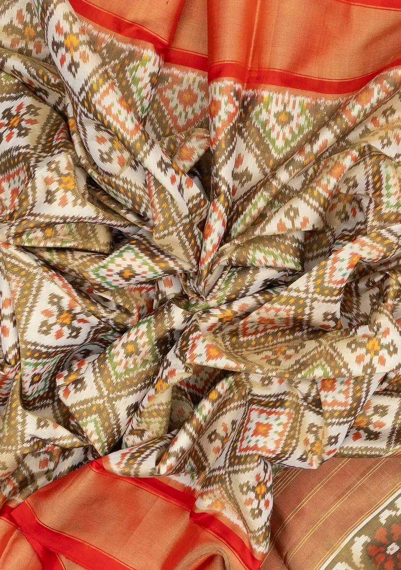 Cardamom Green Handloom Pochampally Ikat Silk Saree With Tie Dye Motifs With Printed Design For Women - Indya