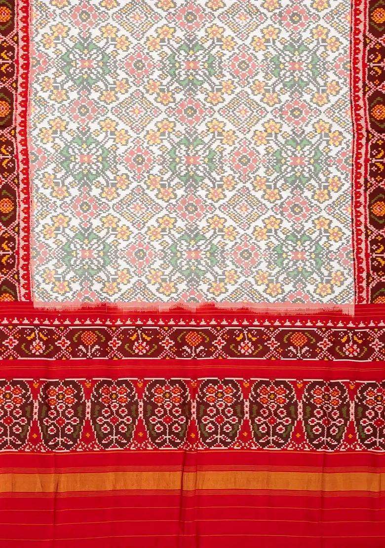 White Handloom Ikat Silk Sarees With Tie Dye Floral Motifs With Printed Design For Women - Indya