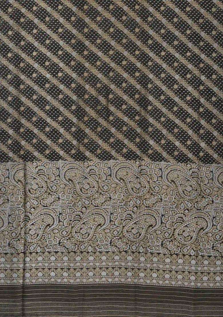 Black Handloom Banarasi Organza Silk Saree With Floral Motifs With Buttas And Brocade Design For Women - Indya