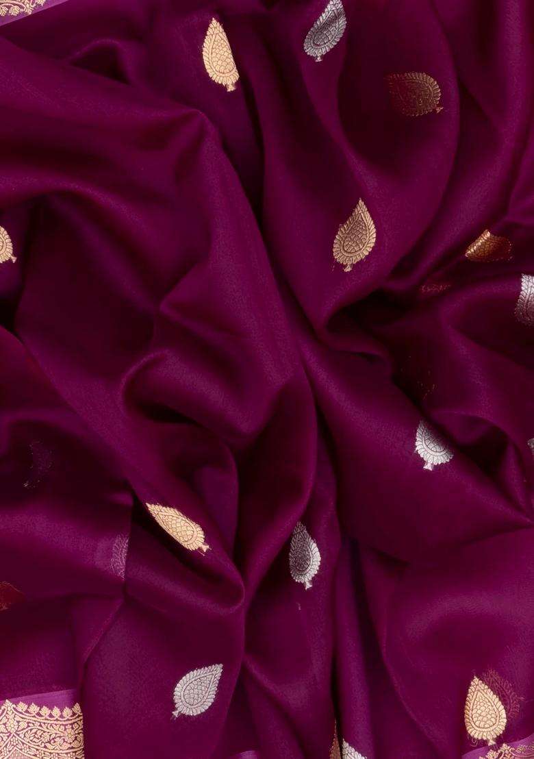Magenta Handloom Banarasi Organza Silk Saree With Floral Buttas With Buttas And Brocade Design For Women - Indya
