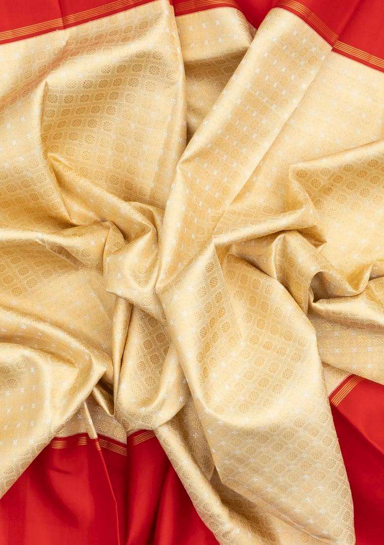 Cream Handloom Korvai Kanchipuram Silk Saree With Kamalam Motifs With Korvai And Temple Border Design For Women - Indya
