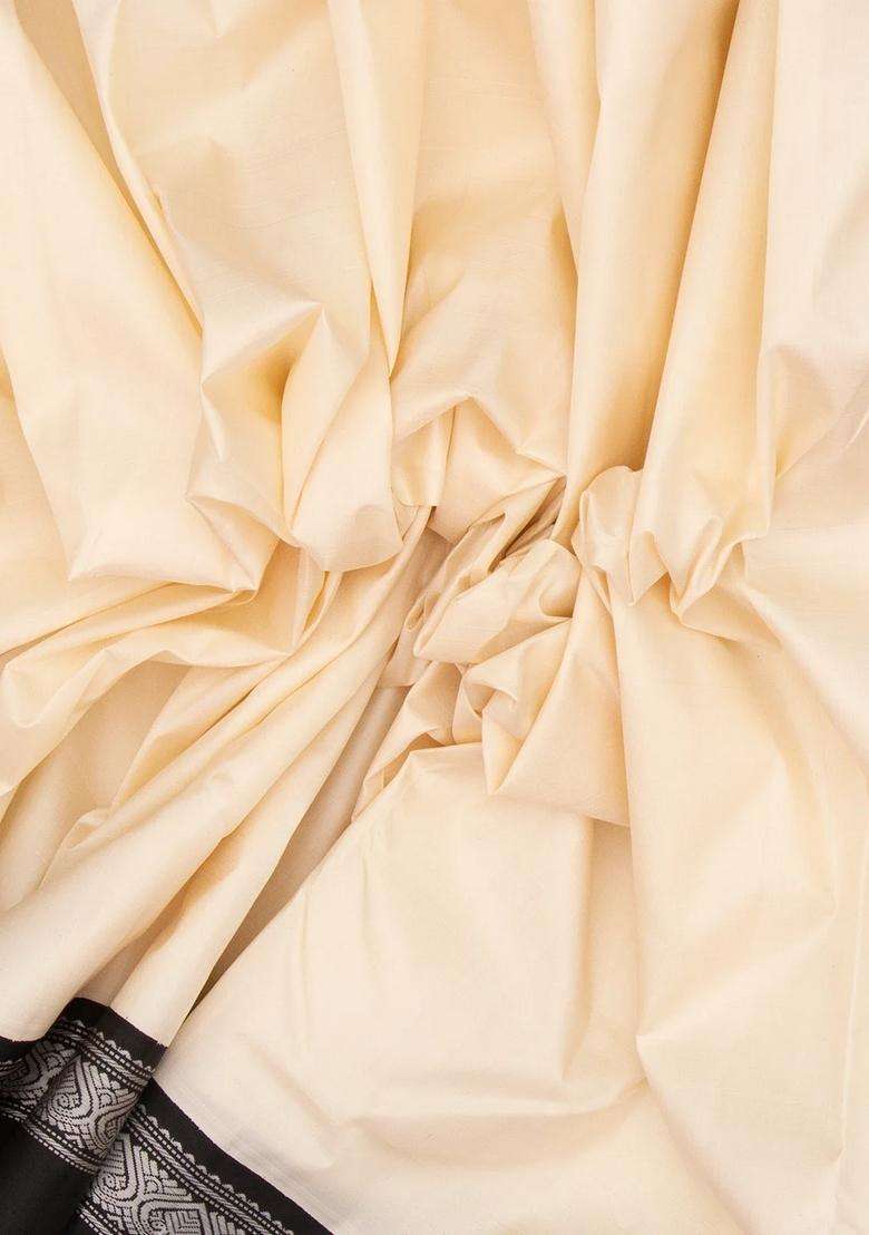 Off White Handloom Korvai Kanchipuram Silk Saree With Silk Thread Work Border With Korvai And Temple Border Design For Women - Indya