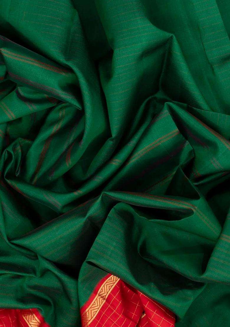 Dark Green Handloom Soft Silk Saree With Contrast Ganga Jamuna Border With Traditional Woven Design For Women - Indya