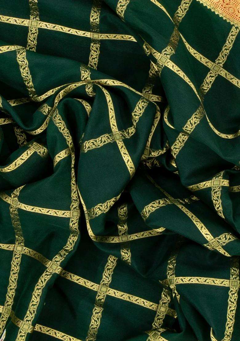 Bottle Green Woven Mysore Crepe 9 Yards Silk Saree With Pure Zari Checks Contrast Border With Checks And Stripes Design For Women - Indya