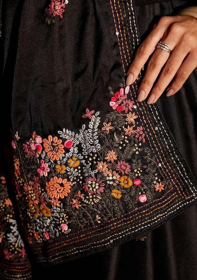 Black Woven Blended Georgette Saree With Embroidered Floral Motifs For Women - Indya
