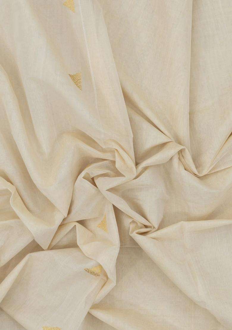 Off White Handloom Kerala Cotton Saree With Triangle Buttas With Buttas And Brocade Design For Women - Indya