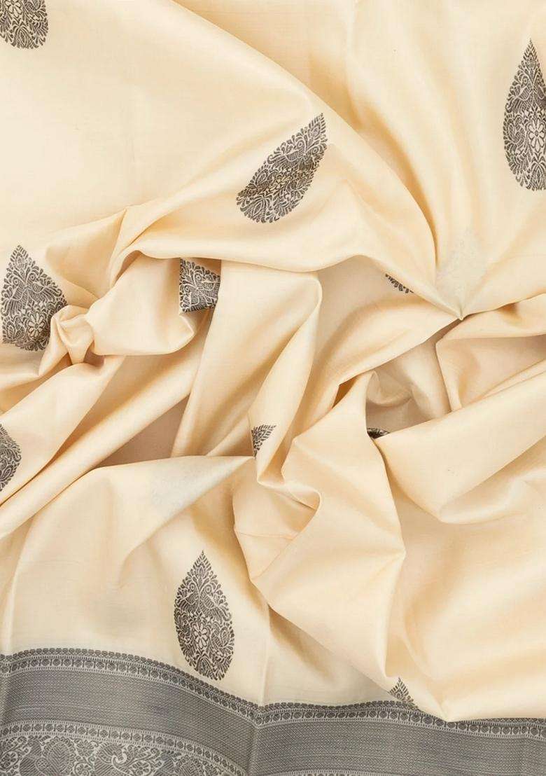 Off White Handloom Kanchipuram Silk Saree With Silk Thread Work Buttas With Buttas And Brocade Design For Women - Indya