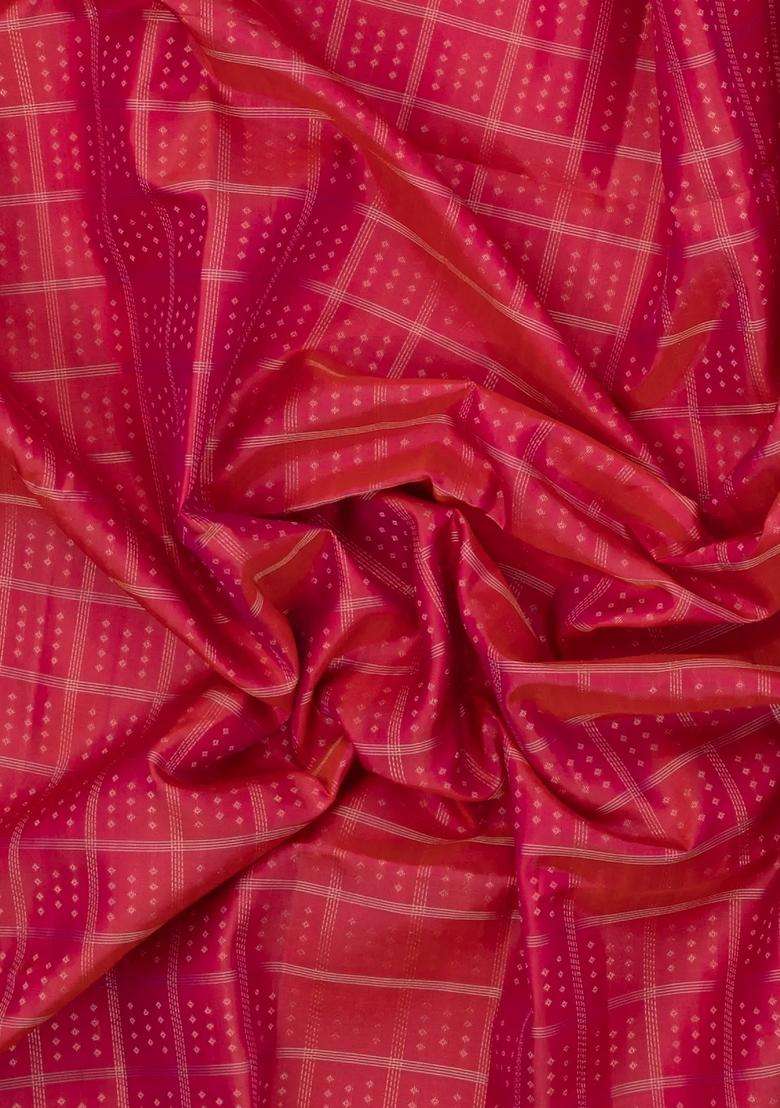 Red Handloom Soft Silk Saree With Checks Contrast Pallu With Checks And Stripes Design For Women - Indya