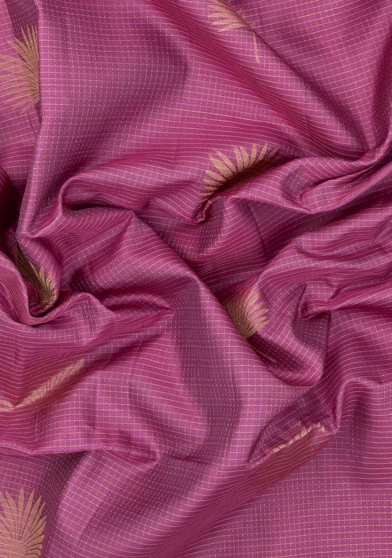 Dusty Pink Handloom Soft Silk Saree With Checks Contrast Pallu With Checks And Stripes Design For Women - Indya