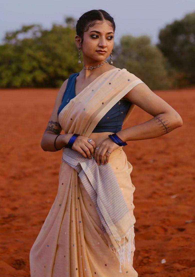 Beige Handloom Bengal Cotton Saree With Coin Buttas With Buttas And Brocade Design For Women - Indya