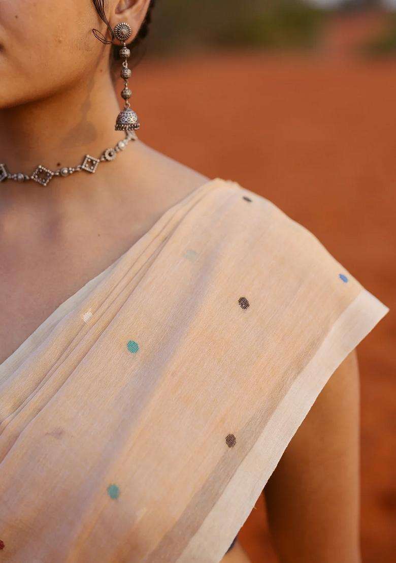 Beige Handloom Bengal Cotton Saree With Coin Buttas With Buttas And Brocade Design For Women - Indya
