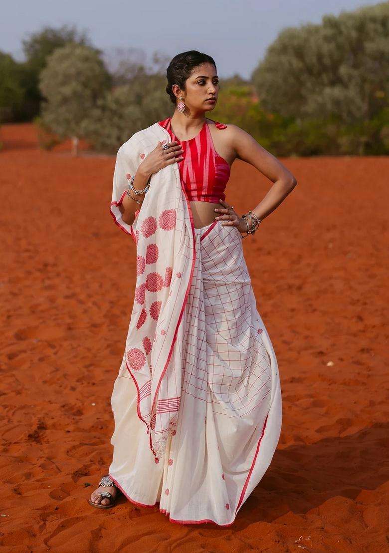 Off White Handloom Bengal Cotton Saree With Checks Buttas With Buttas And Brocade Design For Women - Indya