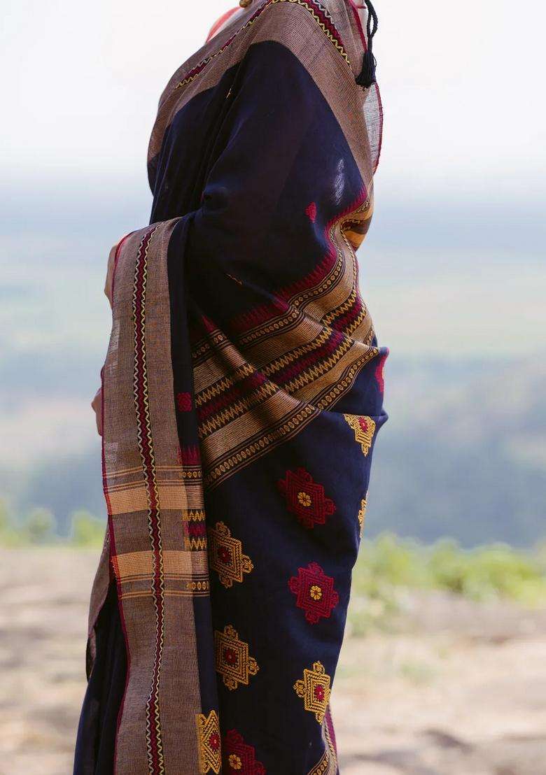 Black Handloom Bengal Cotton Saree With Floral Buttas With Buttas And Brocade Design For Women - Indya