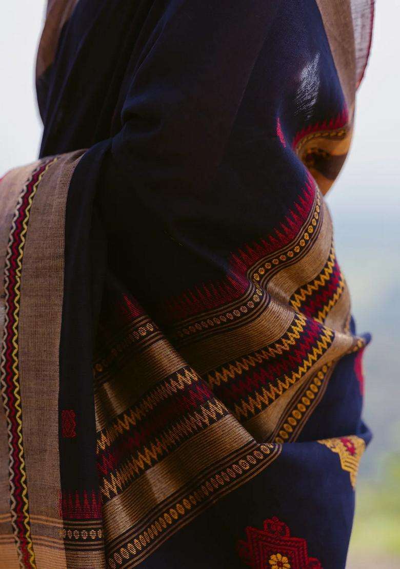 Black Handloom Bengal Cotton Saree With Floral Buttas With Buttas And Brocade Design For Women - Indya