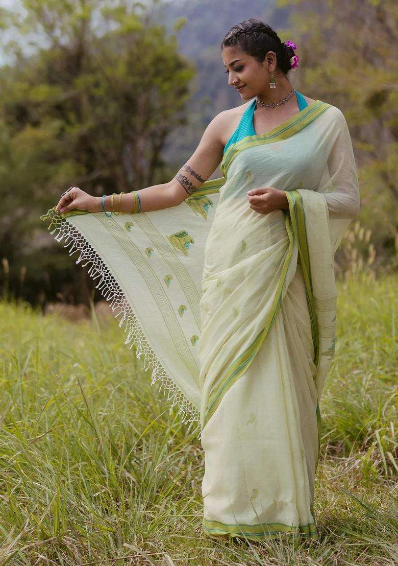 Light Green Handloom Bengal Cotton Saree With Parrot Buttas With Buttas And Brocade Design For Women - Indya