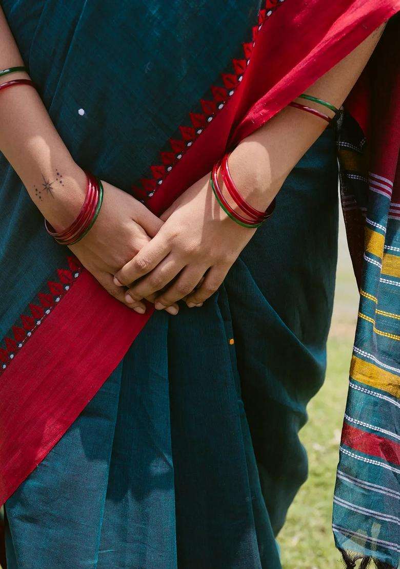 Teal Handloom Bengal Cotton Saree With Contrast Border With Buttas And Brocade Design For Women - Indya