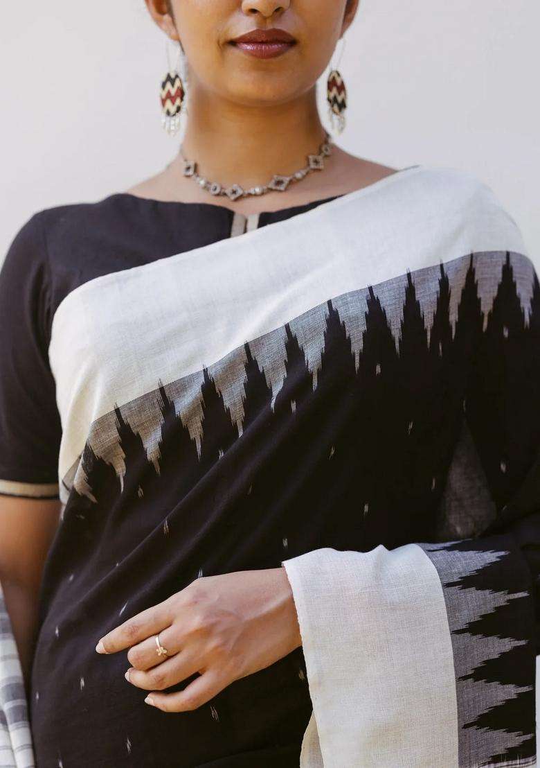 Black Woven Orissa Cotton Saree With Contrast Temple Border With Korvai And Temple Border Design For Women - Indya