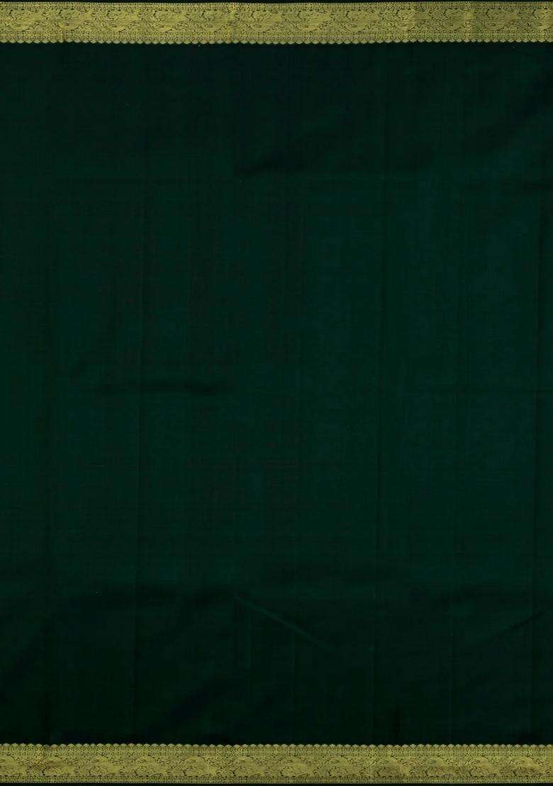White Handloom Korvai Kanchipuram Silk Saree With Green Border With Korvai And Temple Border Design For Women - Indya