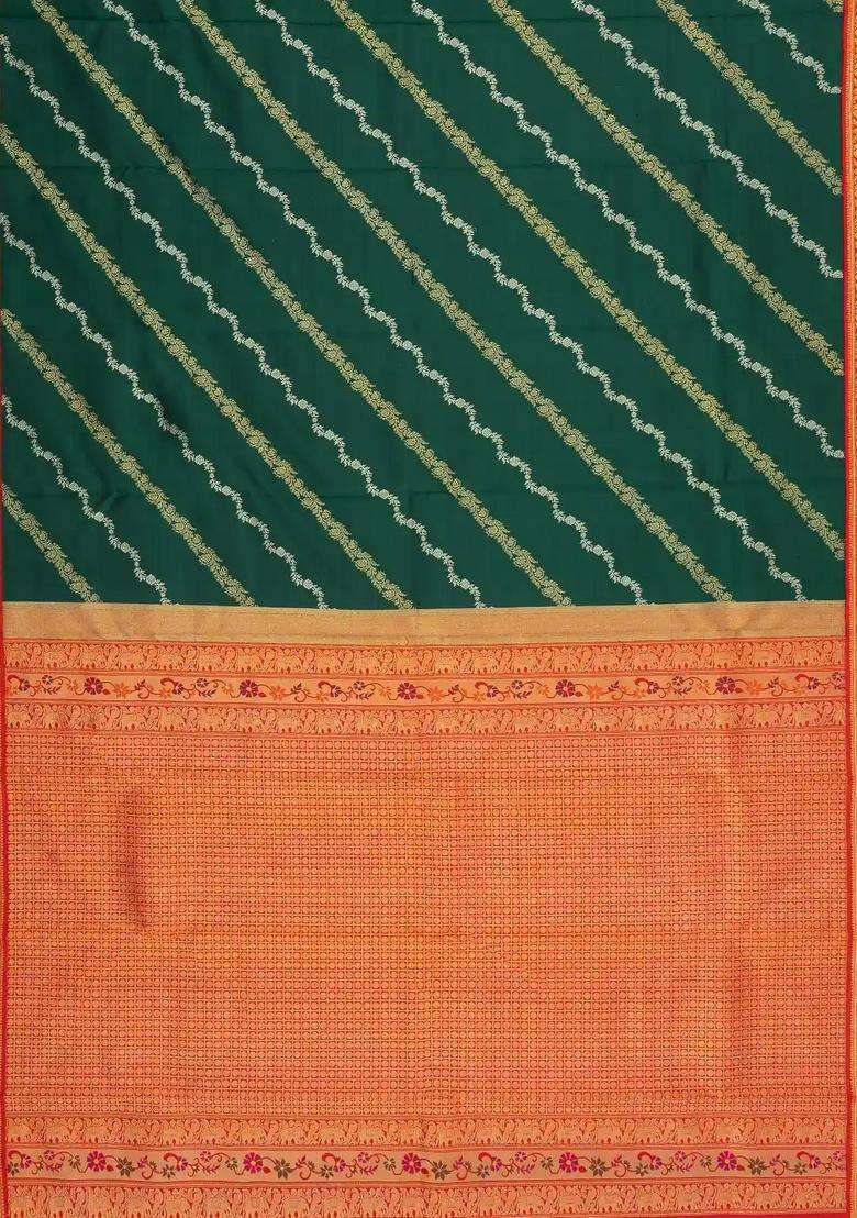 Bottle Green Handloom Korvai Kanchipuram Silk Saree With Floral Motifs With Korvai And Temple Border Design For Women - Indya