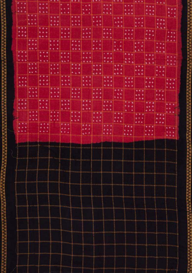 Crimson Handloom Sungudi Cotton Saree With Tie Dye Motifs Checks With Printed Design For Women - Indya