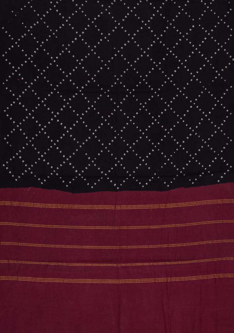 Black Handloom Sungudi Cotton Saree With Tie Dye Motifs With Printed Design For Women - Indya