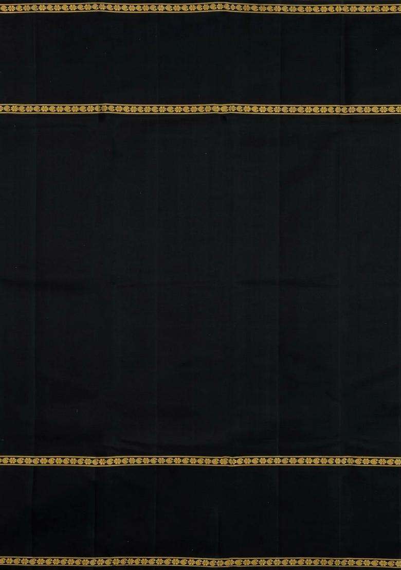 White Handloom Korvai Kanchipuram Silk Saree With Black Border With Korvai And Temple Border Design For Women - Indya