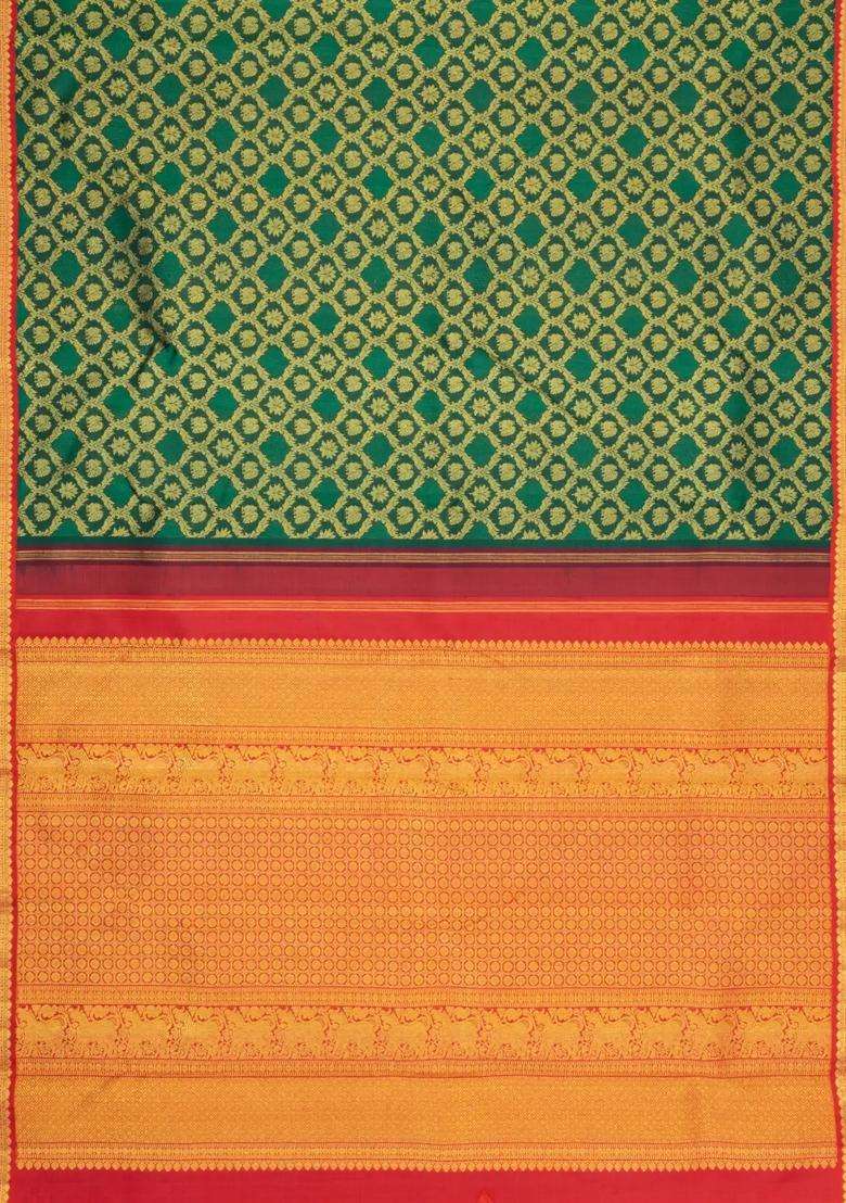 Dark Green Handloom Korvai Kanchipuram Silk Saree With Floral Zari Motifs With Korvai And Temple Border Design For Women - Indya