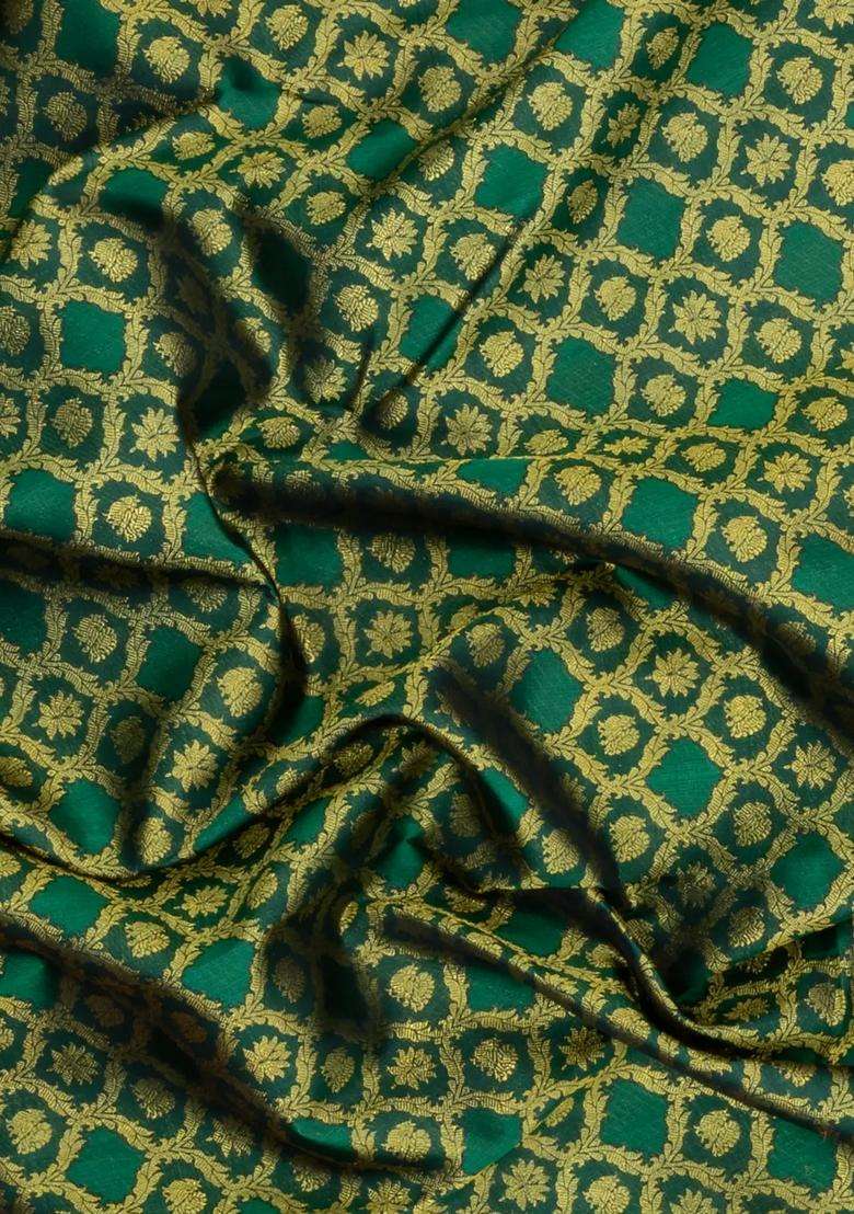 Dark Green Handloom Korvai Kanchipuram Silk Saree With Floral Zari Motifs With Korvai And Temple Border Design For Women - Indya