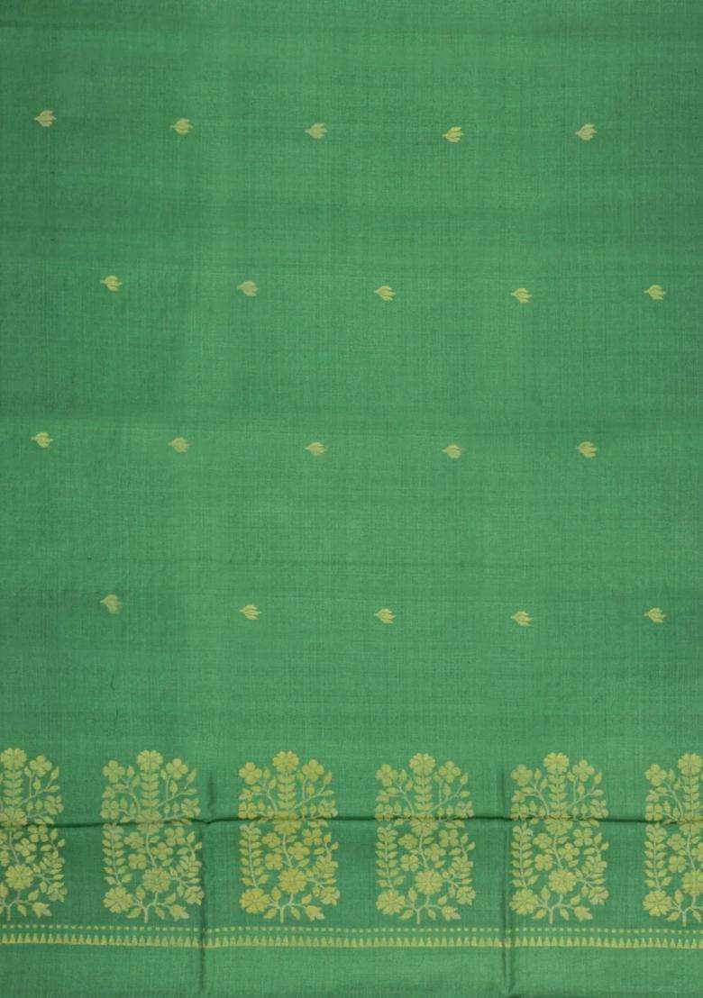 Green Handloom Tussar Silk Saree With Floral Buttas With Buttas And Brocade Design For Women - Indya