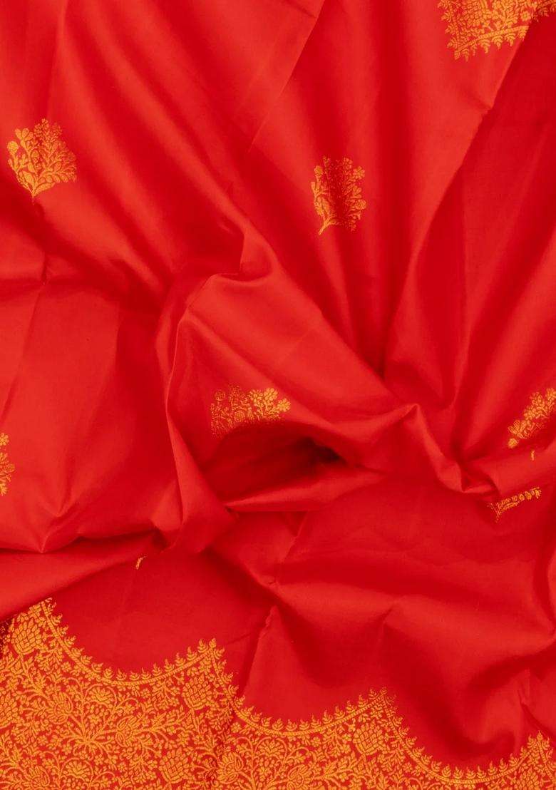 Red Handloom Kanchipuram Silk Saree With Floral Zari Motifs With Buttas And Brocade Design For Women - Indya