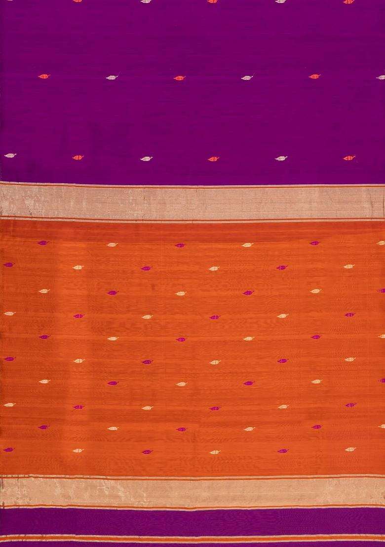 Magenta Handloom Maheswari Silk Cotton Saree With Floral Buttas Zari Border With Buttas And Brocade Design For Women - Indya