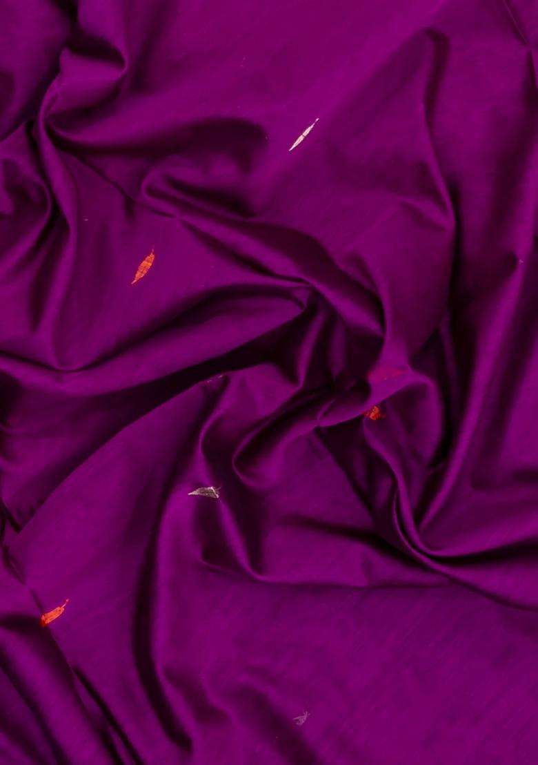 Magenta Handloom Maheswari Silk Cotton Saree With Floral Buttas Zari Border With Buttas And Brocade Design For Women - Indya