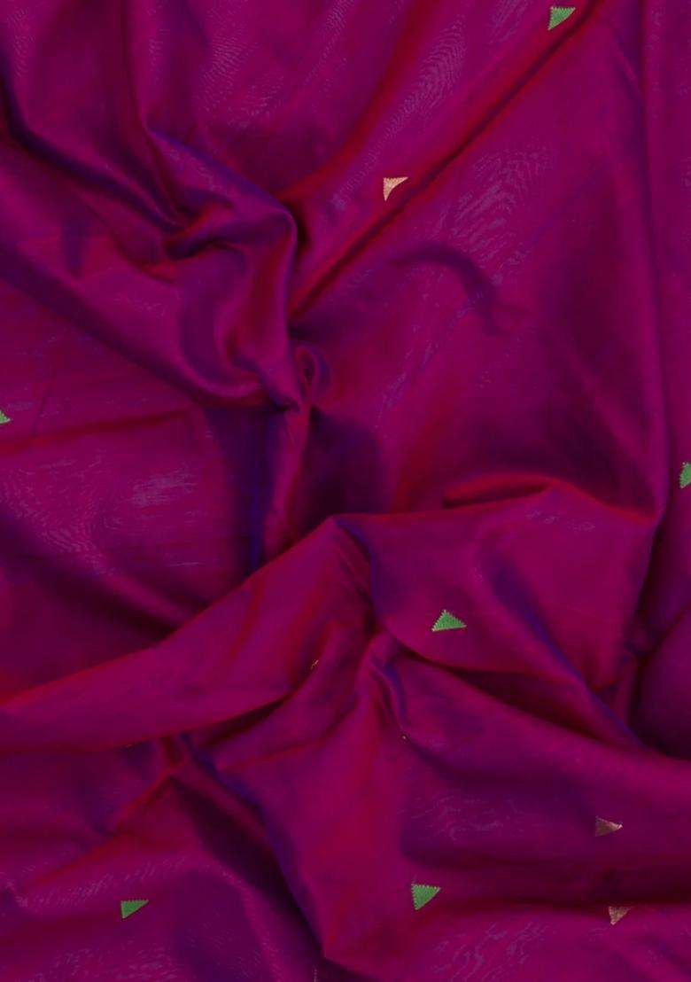 Magenta Handloom Maheswari Silk Cotton Saree With Contrast Border With Buttas And Brocade Design For Women - Indya