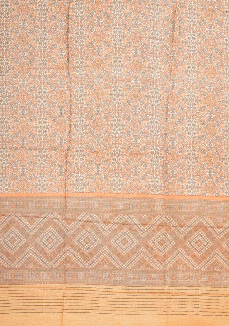 Light Peach Printed Pure Silk Saree With Floral Motifs For Women - Indya