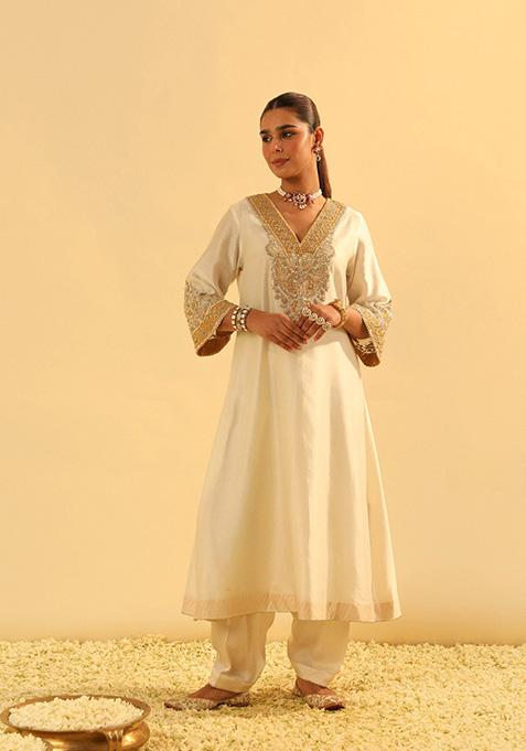 Daisy Ivory Embroidered Silk Chanderi Kurta Set