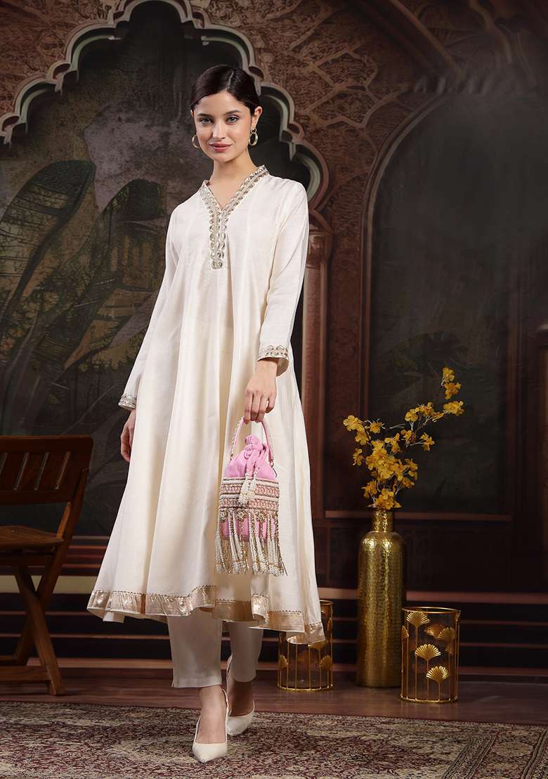 Baby Pink And Ivory Embroidery Velvet Potli - Indya