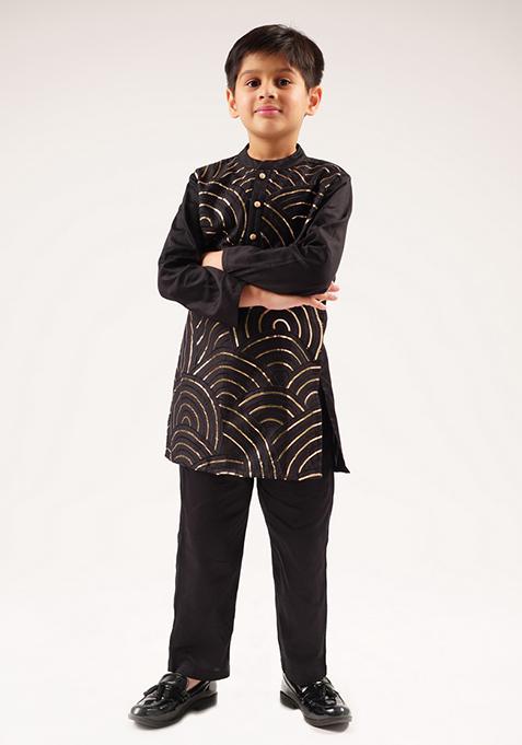 Black Embroidered Kurta With Pants (Set of 2)