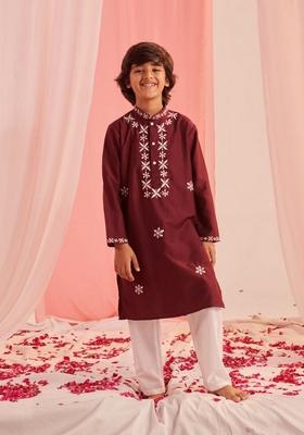 Red Embroidered Kurta With Pants (Set of 2)