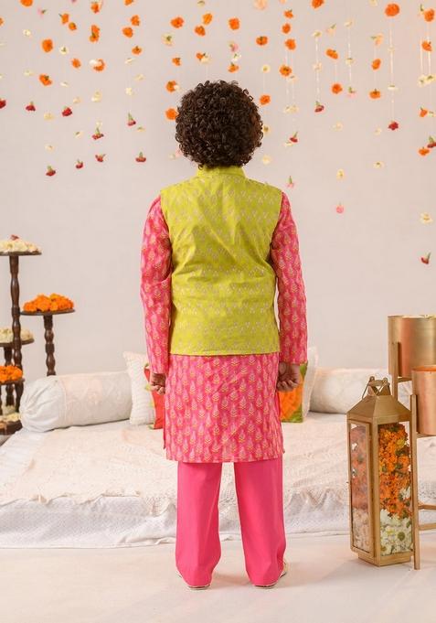 Green Printed Jacket With Kurta And Pyjama (Set of 3)