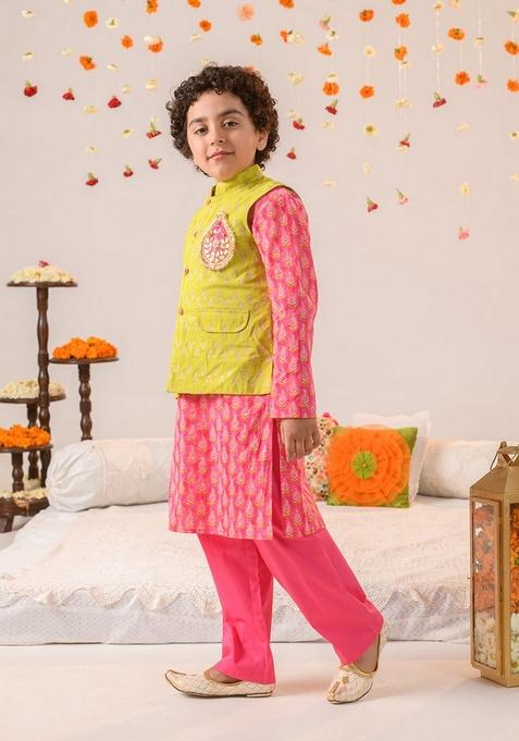 Green Printed Jacket With Kurta And Pyjama (Set of 3)