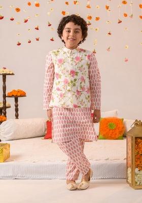 Off White Printed Jacket With Kurta And Pyjama (Set of 3)