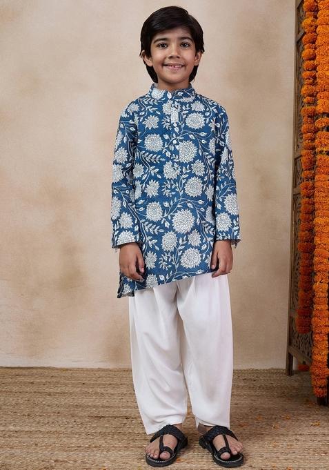 White Printed Kurta With Pants (Set of 2)