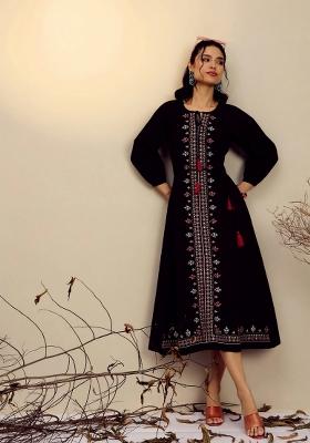 Black Solid Poplin Dress