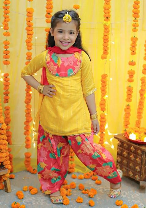 Yellow Printed Kurta With Pants And Dupatta (Set of 3)