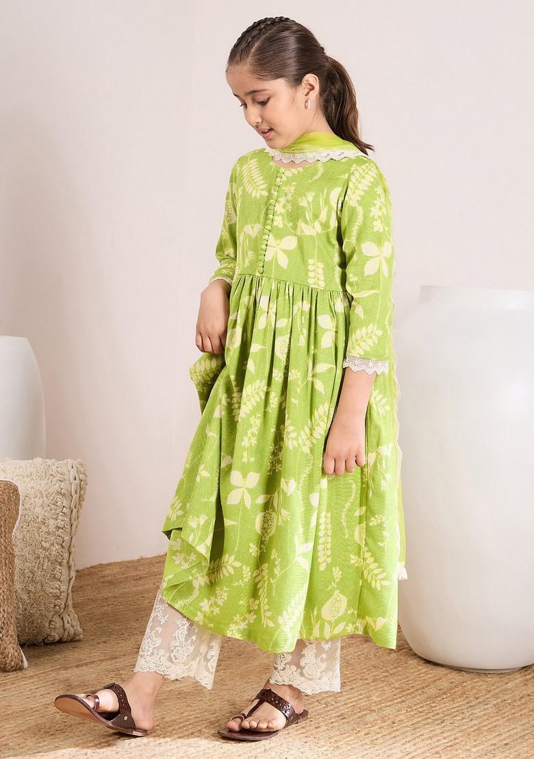 Green Printed Kurta With Pants And Dupatta (Set of 3)