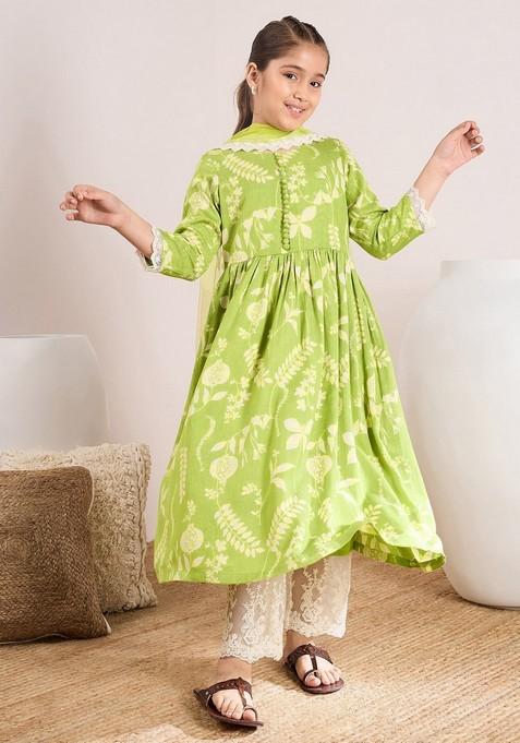 Green Printed Kurta With Pants And Dupatta (Set of 3)