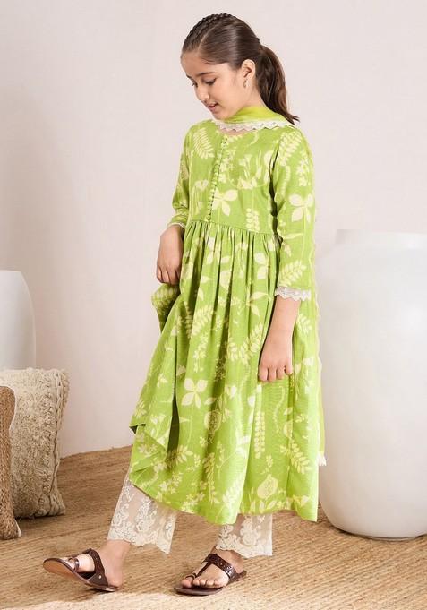 Green Printed Kurta With Pants And Dupatta (Set of 3)